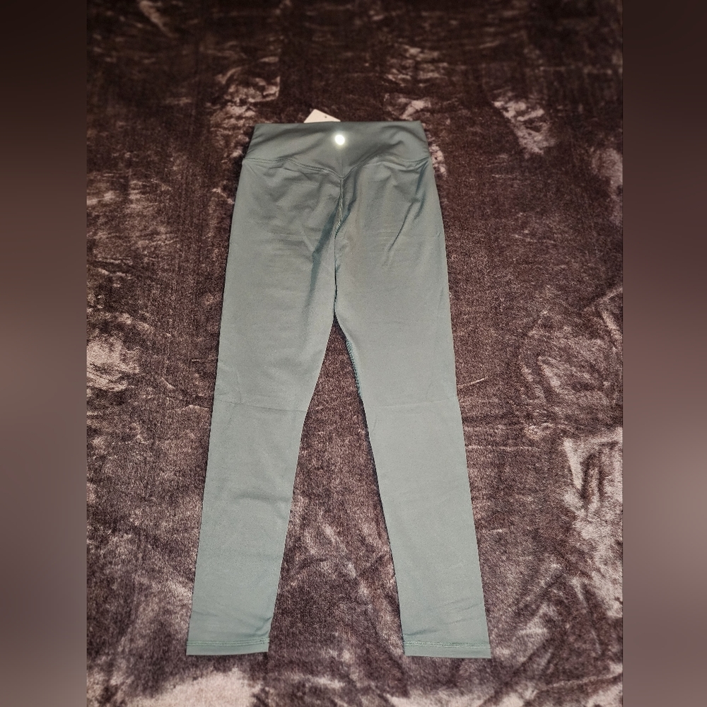 Lululemom aligns size 8